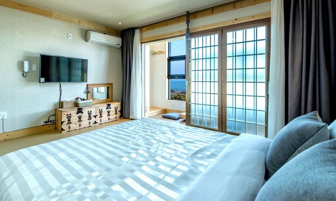 Pyoseon Villa | Badamaru Jeju