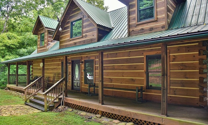 Old Fort Cabin | 'Bair' Necessities relaxing Cabin with Fire Pit
