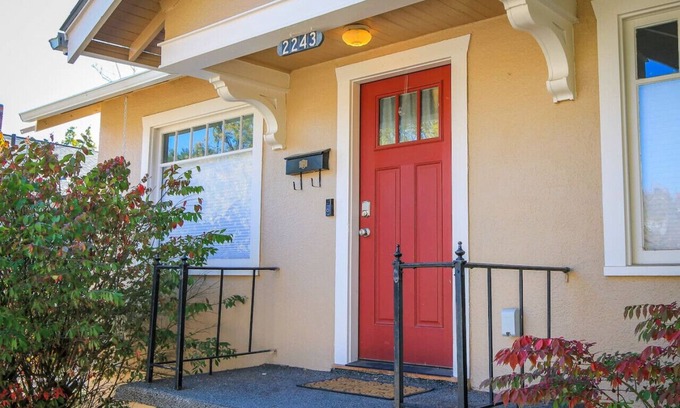 Baker City House | Baker Street Bungalow, Cozy! Near Downtown! Sleeps 4, Local Golfing 50% Offf!