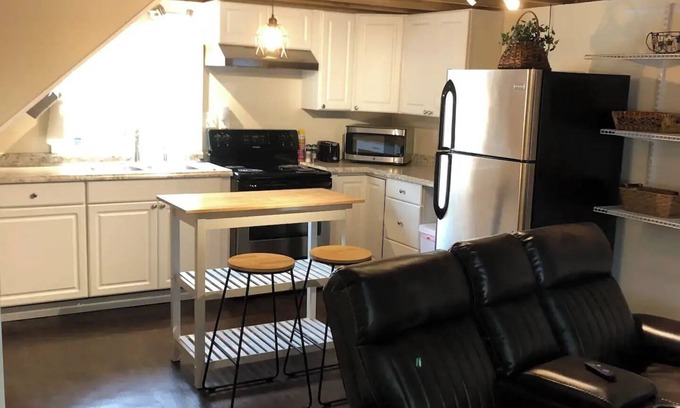 Morgantown Cottage | Bakers Ridge Loftn - Near WVU Evansdale Campus, hospitals, stadium, & coliseum