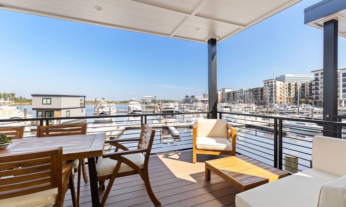 River District Boat Rental | Balance - Downtown Wilmington Luxurious Stay