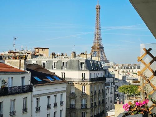 Grenelle Apartment | Balcony view tour eiffel