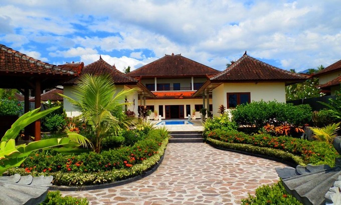 Kalisada Villa | Bali Absolute Beachfront Villa.Singaraja