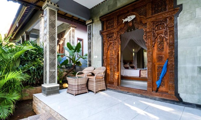 Mushroom Bay House | Balinese Style House with Public Swimming Pool, Close to Mushroom Beach (DLX)
