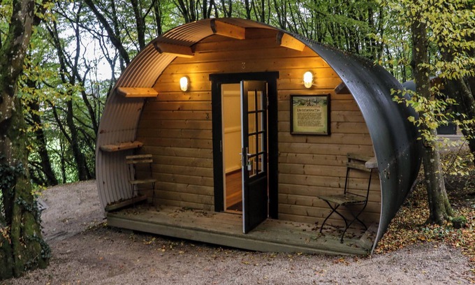 Barranisky Cottage | BALLYBEG POD 1, romantic, with hot tub in Tinahely, County Wicklow
