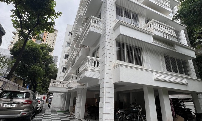 Bandra West Apartment | "Bandra's Premium Luxury: Your Premium 2 BHK Duplex Awaits" 2 kms to JIO
