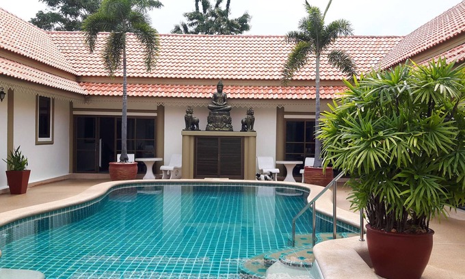 Bang Sare Villa | Bang sare 7 bed pool villa sleeps 20 near all attractions
