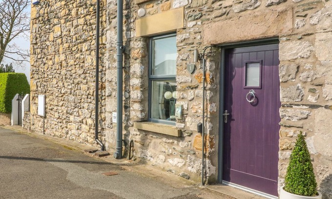Ingleton Cottage | BANK END COTTAGE, pet friendly, character holiday cottage in Ingleton