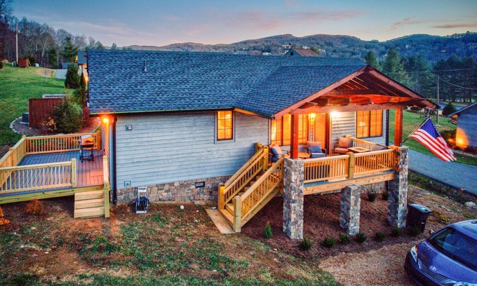 Banner Elk House | Banner Bear - 1 mile from downtown Banner Elk, Skiing, restaurants