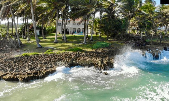 Cabrera Bed & Breakfast | Baoba Breeze Bed & Breakfast- beachfront paradise
