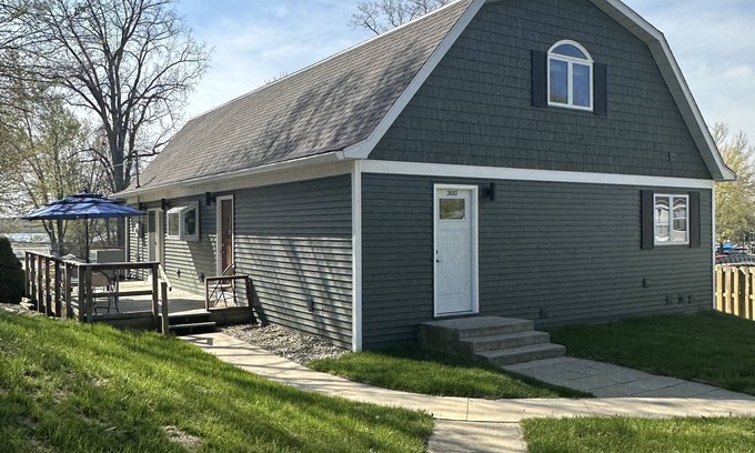 Warsaw House | Barbee Lake Big House! Sleeps 14+ Game Garage! Pier and Dock to Barbee!
