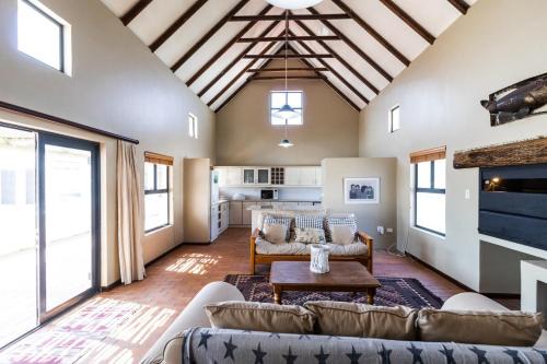 Jacobs Bay House | Barking Beach Cottage Jacobsbaai - Pet Friendly
