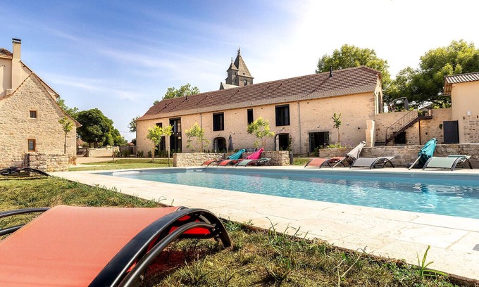 Assier House | Barn La Roca Masia - Les Pivoines, swimming pool, garden, 1 bedroom 2/4 persons