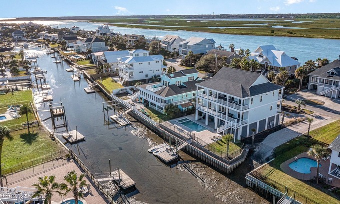 Inlet Harbour House | Barnacle Bill's: Inlet-Front w/Private Pool