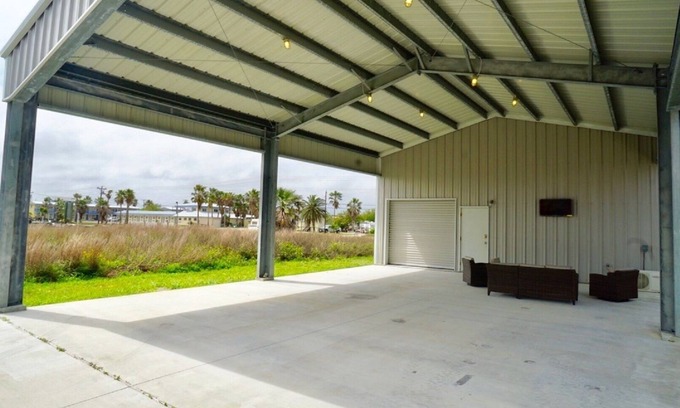 Port O Connor House | Barndominium 1 Block from Boat Dock - RV Hookup Available