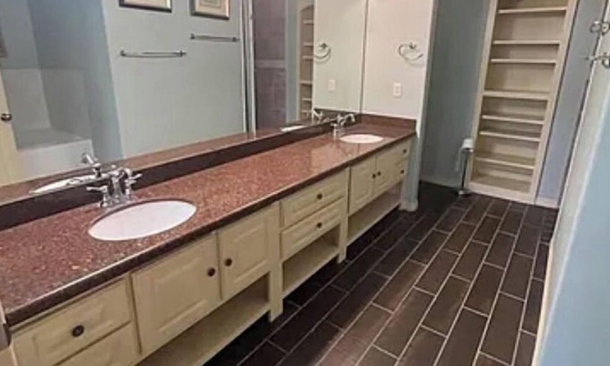Pearland House | Barndominium with great amenities!