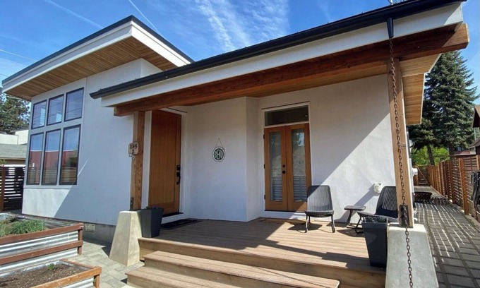 Old Bend House | Base Camp for Bend Explorers