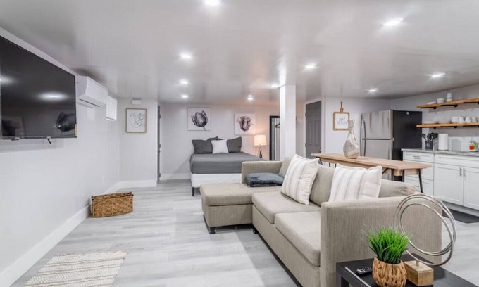 Hershey Apartment | Basement Studio Apt 5 Mins to Hershey Park