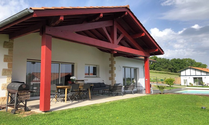 Helette Villa | Basque house at the foot of the mountains
