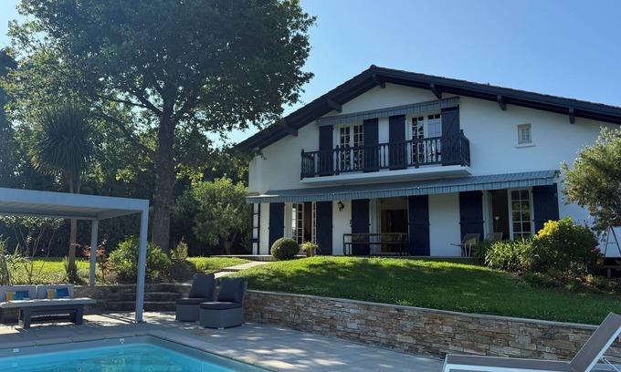 Arbonne Villa | Basque villa with pool, near golf course & beaches