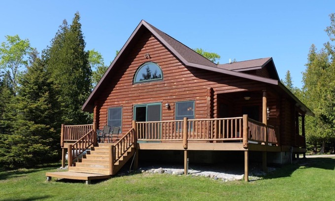 Drummond Island House | Bass Cove Cottage on Drummond Island