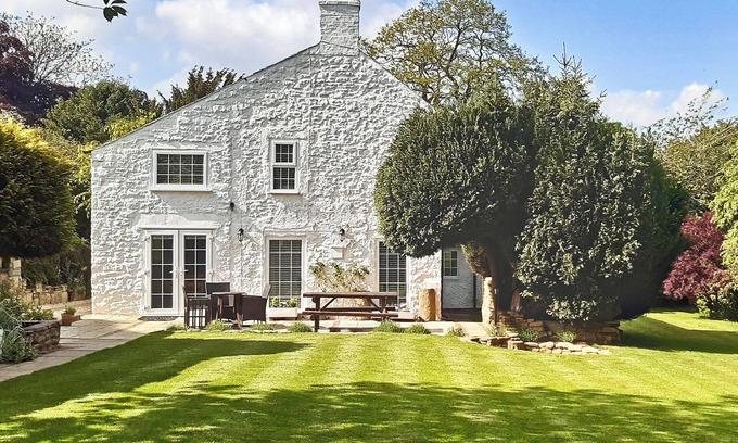 Palterton Cottage | Bathurst Cottage is a delightful three bedroom detached cottage.