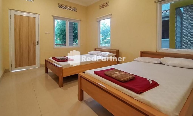 Megamendung Hotel | Batu Homestay Puncak Mitra RedDoorz