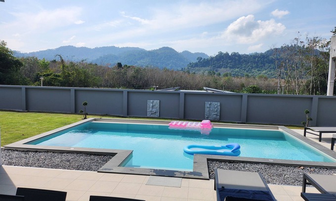 Khuekkhak Villa | Bauhinia house between sea and mountains.