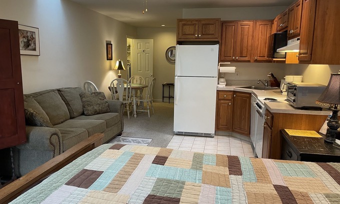 Cooperstown - Otsego Lake Apartment | Bavarian Farm Studio 2nd floor studio in peaceful country setting