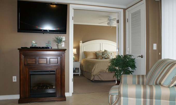 Midtown Ocean City Condo | Bay Front Condo w/Pool One Block from the Beach!