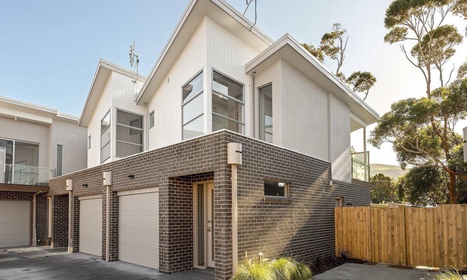 Apollo Bay Apartment | Bay & Relax - *New 2020 Listing*