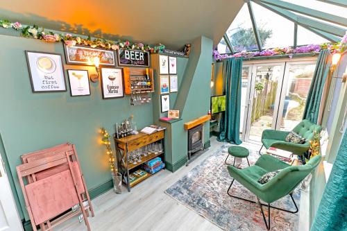 Burnham-on-Crouch House | Bay Tree Cottage, sleeps 7 close to the Marina