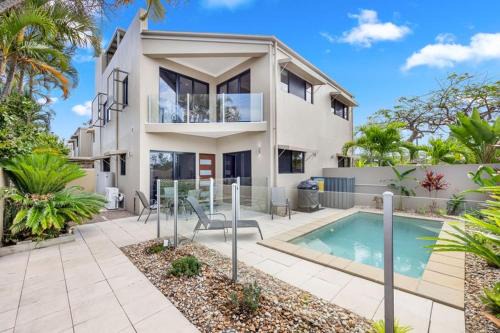 Urangan Apartment | 'Bay View' with Pool and Rooftop Entertaining Area