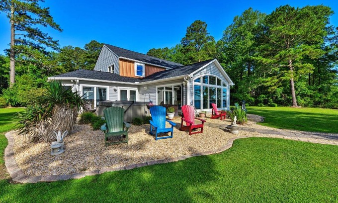 Chocowinity House | Bayfront Blounts Creek Home Private Beach and Dock!