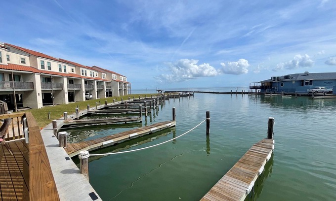 Harbor Oaks Condo | Bayfront Paradise with Private Boat Slip