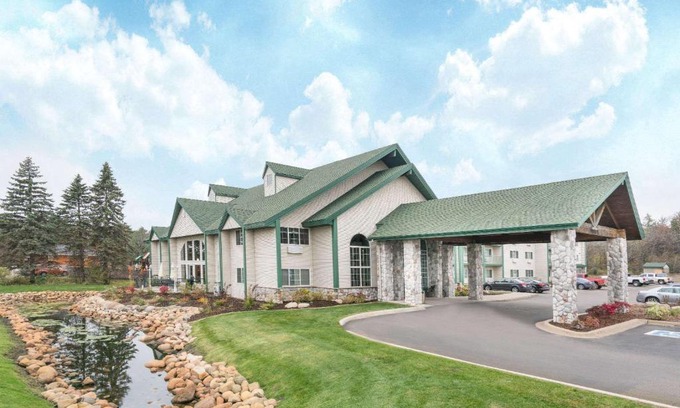 Baxter Hotel | Baymont by Wyndham Baxter/Brainerd Area
