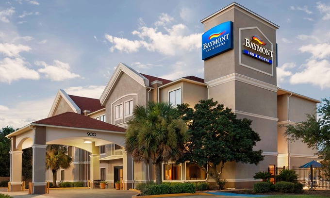 Clute Hotel | Baymont by Wyndham Clute