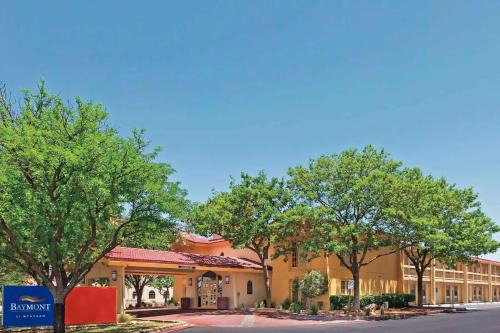 Downtown Hotel | Baymont by Wyndham Lubbock - Downtown Civic Center