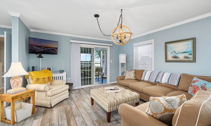Caine Woods House | Bayside Blue is Bayfront splendor AND you can bring the Dog!