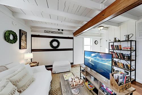 Boothbay Harbor House | Bayside Gardens Grande