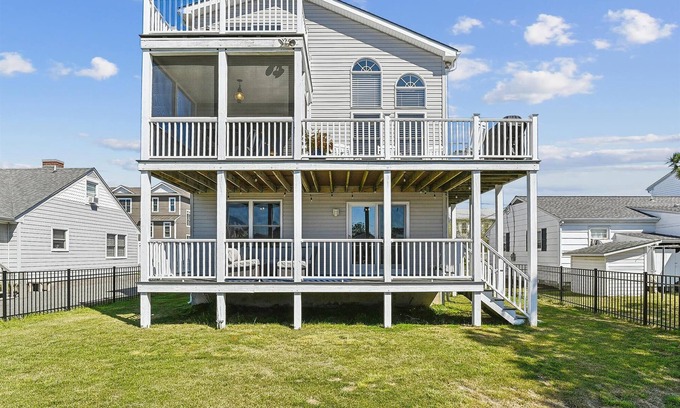 South Bethany Harbor House | Bayside Retreat in Bethany Beach: Short Walk to Beach, Sleeps 13, Water Views!