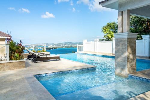 Reading House | BayWatch Villa - Montego Bay