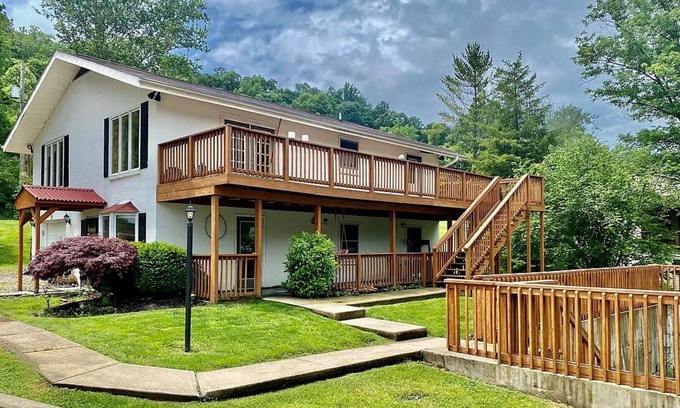 Waverly House | Baywood on the Lake- 3BR water front lake house located on Lake White.