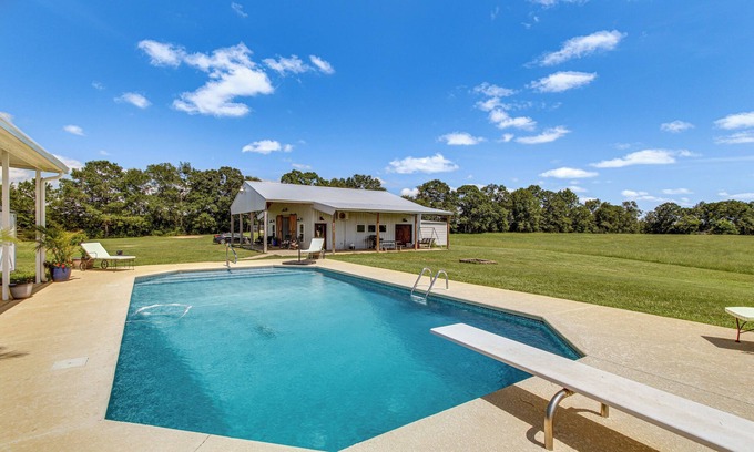 Enterprise Cabin | BBQ Ready: Farm-Style Kinston Hideaway w/Pool
