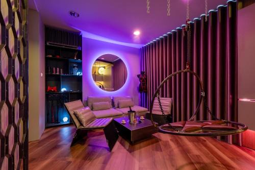 Lodz Apartment | BDSM SWING KLIMA Apartamenty Lustra super wygodne łóżko , huśtawka ,dla dorosłych ADULTS ONLY
