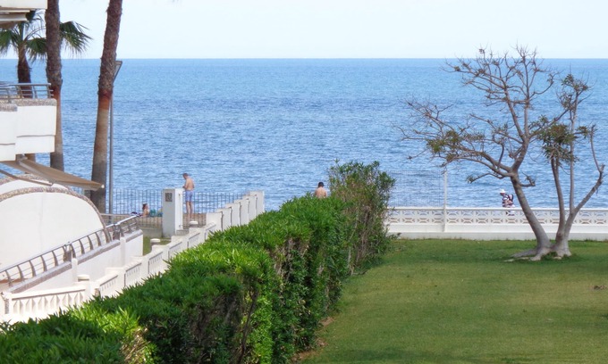 Denia Apartment | Beach apartment with sea views in gated community with swimming pool