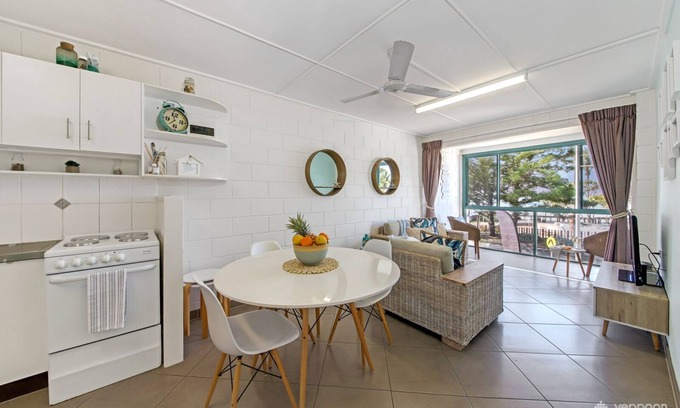 Yeppoon Apartment | BEACH BELLE 2 BRM APARTMENT OPPOSITE BEACHFRONT