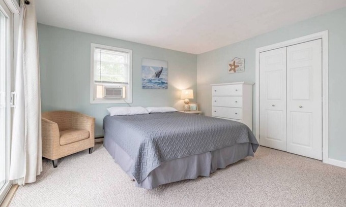 York Beach Condo | Beach Bliss: 2BR Condo, 10 Min to Long Sands, Sleeps 8!