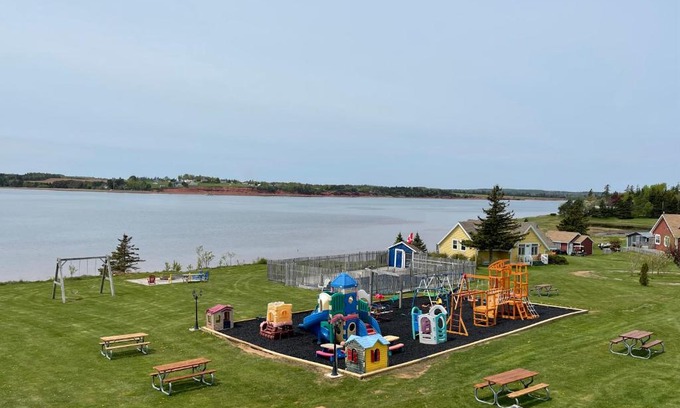 Bayview Resort | Beach & Breeze Cottages