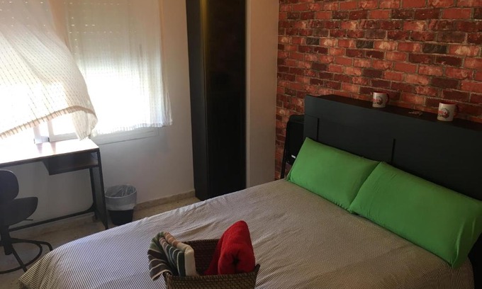 La Linea de la Concepcion House | Beach, City & Gibraltar (Shared Apartment)